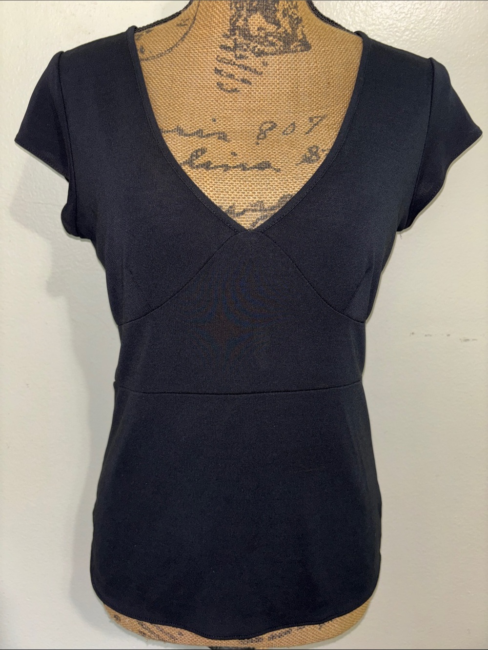 GAP Sz S Classic Black V-Neck Women's Short Sleeve Top